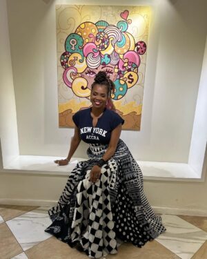 Vanessa Williams Instagram - The EYES have it! @amytheard #THRUMYEYES An unforgettable art experience, an unforgettable ARTIST! Was a pleasure hosting your night of expression!  Love you Amy! Thank you @studiooneeightynine for dressing me! Thank you @raeshines for making this divine reconnection! Makeup @kenyascottmua @hairbytanye ❤️#ifeelpretty