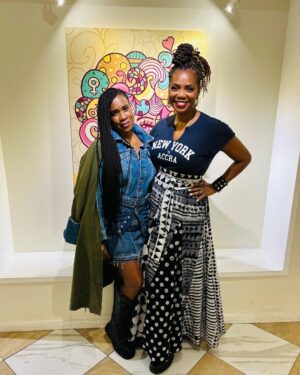 Vanessa Williams Instagram - The EYES have it! @amytheard #THRUMYEYES An unforgettable art experience, an unforgettable ARTIST! Was a pleasure hosting your night of expression!  Love you Amy! Thank you @studiooneeightynine for dressing me! Thank you @raeshines for making this divine reconnection! Makeup @kenyascottmua @hairbytanye ❤️#ifeelpretty