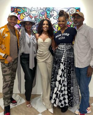 Vanessa Williams Instagram - The EYES have it! @amytheard #THRUMYEYES An unforgettable art experience, an unforgettable ARTIST! Was a pleasure hosting your night of expression!  Love you Amy! Thank you @studiooneeightynine for dressing me! Thank you @raeshines for making this divine reconnection! Makeup @kenyascottmua @hairbytanye ❤️#ifeelpretty