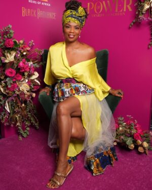 Vanessa Williams Instagram - Heiress of Africa! Daughter of the Soil! Thank you @koshiemills for always adjusting your Sister’s crown! 👑 @heirsofafrika @koshiemills @diyanu