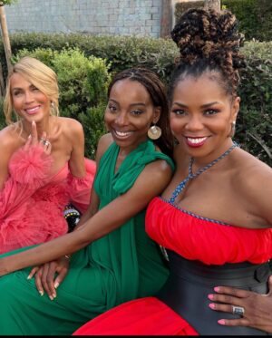 Vanessa Williams Instagram - Sisters, Friends, Costars for LIFE! @nicoleariparker @theericaash @boriskodjoe @iamrobireed @jossieharris Another marvelous @hollyrpeete @rodneypeete9 @hollyrodfdn #DesignCares event celebrating heroes and angels to support, care for and supply resources for autism and Parkinson’s disease. Dress @staud.clothing