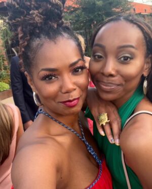 Vanessa Williams Instagram - Sisters, Friends, Costars for LIFE! @nicoleariparker @theericaash @boriskodjoe @iamrobireed @jossieharris Another marvelous @hollyrpeete @rodneypeete9 @hollyrodfdn #DesignCares event celebrating heroes and angels to support, care for and supply resources for autism and Parkinson’s disease. Dress @staud.clothing