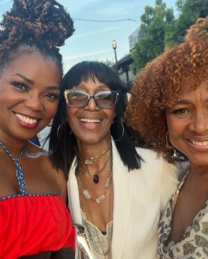Vanessa Williams Instagram - Sisters, Friends, Costars for LIFE! @nicoleariparker @theericaash @boriskodjoe @iamrobireed @jossieharris Another marvelous @hollyrpeete @rodneypeete9 @hollyrodfdn #DesignCares event celebrating heroes and angels to support, care for and supply resources for autism and Parkinson’s disease. Dress @staud.clothing