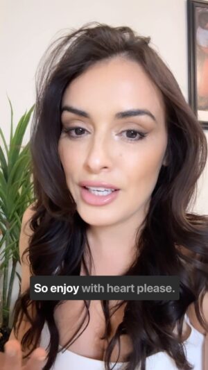 Vannessa Vasquez Instagram - Excuse my sniffles 🤧 but !!!! …. Just sharing a piece of my truth since no one ever asks tv actors what we go through playing a character for MANY years. 

Part of acting is creating characters and breaking up with them so please when you watch us know that we give up a piece of ourselves for a moment so that those on the other side can or watching can feel inspired, moved and entertained.  And some of us get to do it year after year from our hearts ❤️ to yours ❤️
😘