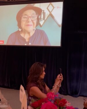 Vannessa Vasquez Instagram - What an honor be spend Latina Equal pay day in my hometown Houston at the @poweronheelsf events with all of these Latina Baddies 

Thank you for my Power Latina award 🥇 I’m still crying 😭 

Thank you Yvette Mayo for having me ! You’re a s shero!! 

Thank you to our sponsors @united @goyafoods @cbaldwinhotel @chase @cocacola 

#sisepuede #pagame #latinaequalpay