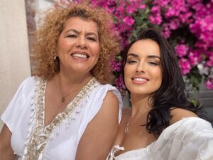 Vannessa Vasquez Instagram - Surround yourself with ppl who value your presence and respect you. Who’s priority is peace for themselves and protecting your peace of mind. Everything else is a no. 😘🙏✨✨✨✨

 #emotionalsafety #emotionalintelligence #peace #1111portal #motherdaughter #healingjourney #chakrabalancing