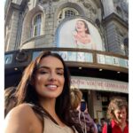 Vannessa Vasquez Instagram - First time at a play in London ! #MamaMia 🤩!! As someone who once went out to look for her father , I only cried 4 times 🥲 . Beautiful story 😘 #mamamia #london🇬🇧 Novella Theatre Mama Mia