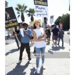 Vannessa Vasquez Instagram - Cuz I’m from Texas and We mean business!! Momma needs a paycheck … or else ! 🔥 #actorsstrike2023 #writersstrike #shutitdown