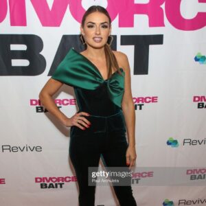 Vannessa Vasquez Instagram - DIVORCE BAIT (private premier) 🥰Woke up with so much adoration and gratitude in my heart for this experience. 

Thank you for all the beautiful messages from everyone who saw and has seen the film. I’m so happy y’all are loving it and making y’all laugh and smile🥲 makes me feel so good hearing all the joy it’s bringing 🥰 

Photo @paul_archuleta @gettyimages 

Special thanks to everyone for last night for being a part of it 
@the.eric.estrada 
@coryjames.j 
@taconazo 
@realrickmancia @panamanian.empress @tyronetannofficial @ericknoboost 

Styled by @regardstylehouse @dimitryl @cristallini_official 

Mua @___nadineb 

Thank you to all of you xo 

@divorcebaitthemovie now on Video on Demand on all platforms 🍿🥂