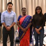 Varun Dhawan Instagram - Team Citadel India had the privilege of meeting the Hon’ble President of India, Smt. Droupadi Murmu Ji in Serbia. What an absolute joy and honour to meet you ma’am @presidentofindia 🇮🇳 @rajanddk @samantharuthprabhuoffl @mensit @primevideoin @pravinkhairnar