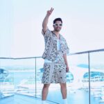 Varun Dhawan Instagram - Island boyee