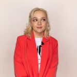 Varvara Shcherbakova Instagram – Вышел новый выпуск «Женского форума» с прекрасной Екатериной Скулкиной! Было трепетно))) ляпнула, естественно, что «я на вас росла»😂

Ой, Варвара, а что это за пиджачок на тебе??? Да вы чего! Это же @brmsk_store ! То, что нужно для ярких девчонок)))

Ладно, меня покорили эти бирочки, которые больше фурнитура. Это тааак стильно выглядит🤩

И футболка тоже @brmsk_store ! Джинсы, кроссовки сама сшила…

Всем бай! Ссылка в описании профиля и сторис😌