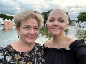 Varvara Shcherbakova Instagram - Просто мы с мамой! И отдельно мама в цветах!

Это ещё одна пояснительная бригада к сторис про переезд) Я взяла вторую ипотеку поближе к работе, а мама будет жить в моей любименькой квартирке в Балашихе😍 Теперь мы будем видеться чаще! Я этому очень рада! Но сначала надо разобрать все сраные коробки……
