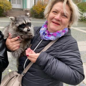 Varvara Shcherbakova Instagram - У мамы сегодня День учителя! Уже сильно не первый раз, но она просит не уточнять, какой именно……

Никто так не учил меня добру, как мама! Мой вечный преподаватель жизни, биологии и химии🔬

Поздравьте своих учителей сегодня! Это важный день для важных людей🥰