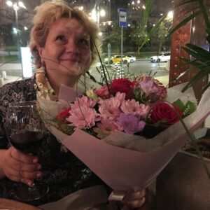 Varvara Shcherbakova Instagram - У мамы сегодня День учителя! Уже сильно не первый раз, но она просит не уточнять, какой именно……

Никто так не учил меня добру, как мама! Мой вечный преподаватель жизни, биологии и химии🔬

Поздравьте своих учителей сегодня! Это важный день для важных людей🥰