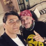 Vatan Şaşmaz Instagram - Yine Yeni Yeniden....15 yaşını dolduran Türkiye'nin klasiği dizimiz "çocuklar duymasın" bu akşam saat 20:00 de ayni kadrosu ve yepisyeni bölümüyle kanal D'de.bize şans dileyin 🙏🏼🤞🏼#cocuklarduymasin #dekoltekafa #Engin @mehmetauf @karadaglitamerr @birolguvenmint @pinaraltug_atacan @alpaslanozmol.official @cocuklarduymasin2017mint @zgunenc @volsev @kanald