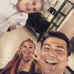 Vatan Şaşmaz Instagram - Yine Yeni Yeniden....15 yaşını dolduran Türkiye'nin klasiği dizimiz "çocuklar duymasın" bu akşam saat 20:00 de ayni kadrosu ve yepisyeni bölümüyle kanal D'de.bize şans dileyin 🙏🏼🤞🏼#cocuklarduymasin #dekoltekafa #Engin @mehmetauf @karadaglitamerr @birolguvenmint @pinaraltug_atacan @alpaslanozmol.official @cocuklarduymasin2017mint @zgunenc @volsev @kanald