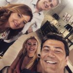 Vatan Şaşmaz Instagram - Yine Yeni Yeniden....15 yaşını dolduran Türkiye'nin klasiği dizimiz "çocuklar duymasın" bu akşam saat 20:00 de ayni kadrosu ve yepisyeni bölümüyle kanal D'de.bize şans dileyin 🙏🏼🤞🏼#cocuklarduymasin #dekoltekafa #Engin @mehmetauf @karadaglitamerr @birolguvenmint @pinaraltug_atacan @alpaslanozmol.official @cocuklarduymasin2017mint @zgunenc @volsev @kanald