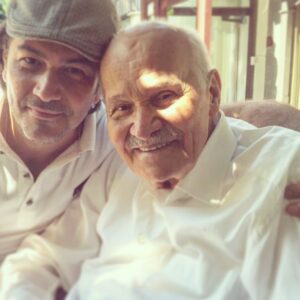 Vatan Şaşmaz Instagram - 🎂 #dede #doğumgününkutluolsun #95 #sabrihoca #yaş95 #masallah 🙏🏼#grandfather #ageless #95yearsyoung #happybirthday