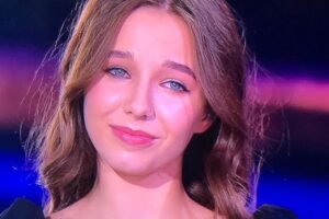 Vera Aldonina Instagram - Я хочу сказать огромное спасибо телеканалу "Россия" @tvrussia , продюсерскому центру "Вайт Медиа" @weitmedia и лично Юлии Сумачёвой @yulia_sumacheva за приглашение в потрясающий проект "Дуэты" @tvshowduets . 
Спасибо Николаю Баскову @nikolaibaskov и Сергею Лазареву  @lazarevsergey за поддержку и добрые слова! 
И , конечно, огромное спасибо Саше Панайотову @panaiotov за наш дуэт, который навсегда останется в моём сердце ❤️.