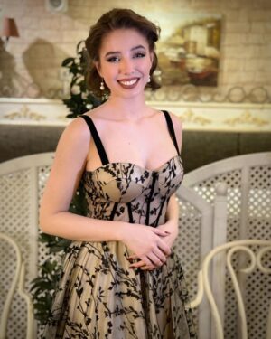 Vera Aldonina Instagram - Я хочу сказать Вам огромное спасибо за прекрасные пожелания и добрые слова в мой День Рождения!🎂 До сих пор перечитываю все поздравления! Поверьте, это так ценно для меня! Спасибо за поддержку и веру в меня🙏🏻💗