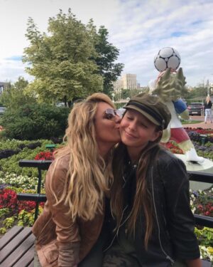 Vera Aldonina Instagram - Мам, с Днём Рождения!🤍