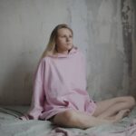 Vera Kotelnikova Instagram - Дала интервью, можно прочитать у @meduzapro Ну как дала интервью. Я что-то бубнила, а @alexsivtsova сделала из этого классный текст А @anyamiro сделала фотографии <3 А в комнате на фото я наконец-то начала делать ремонт. Думала про это написать пост, но получилось 2 страницы А4