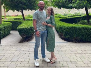 Viacheslav Borshchev Instagram - For the first time in a year, @borshcheva__m and I had a date where the kids didn't jump on our heads.  So great ❤️. Thank you @borshcheva__m for being such a wonderful wife.  14 years together flew like one day.  Not an anniversary, but when you hang out so rarely without kids, it's like a big deal 🤣
.
P.S thank @sergey_ivannikov, @russianamericanmedia for showing as such a nice place as @scottsseafood.