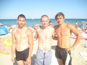 Viacheslav Borshchev Instagram - 2012 год Тайланд. Слева Мурат Талипов , по середине я, справа Александр Дробинин. Учебно тренировочные сборы сборной России. Мурат @talipov_murat ведет свой телеграмм канал , блог, в котором рассказывает о своем опыте работы тренером, а самое главное, он может научить вас, как на этом зарабатывать. За годы , которые , я его знаю , он зарекомендовал себя как порядочный и креативный человек. Рекомендую обратить внимание на его блог.
Ссылка на телеграмм канал
🔗 
 https://t.me/talipov_for_coach
