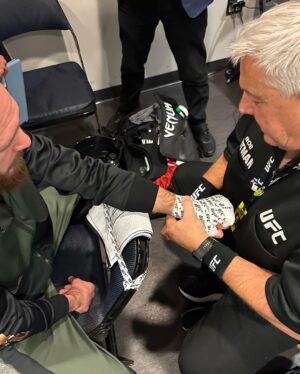 Viacheslav Borshchev Instagram - Works moment and coach @charliemccarley meditation method 🙏🏻