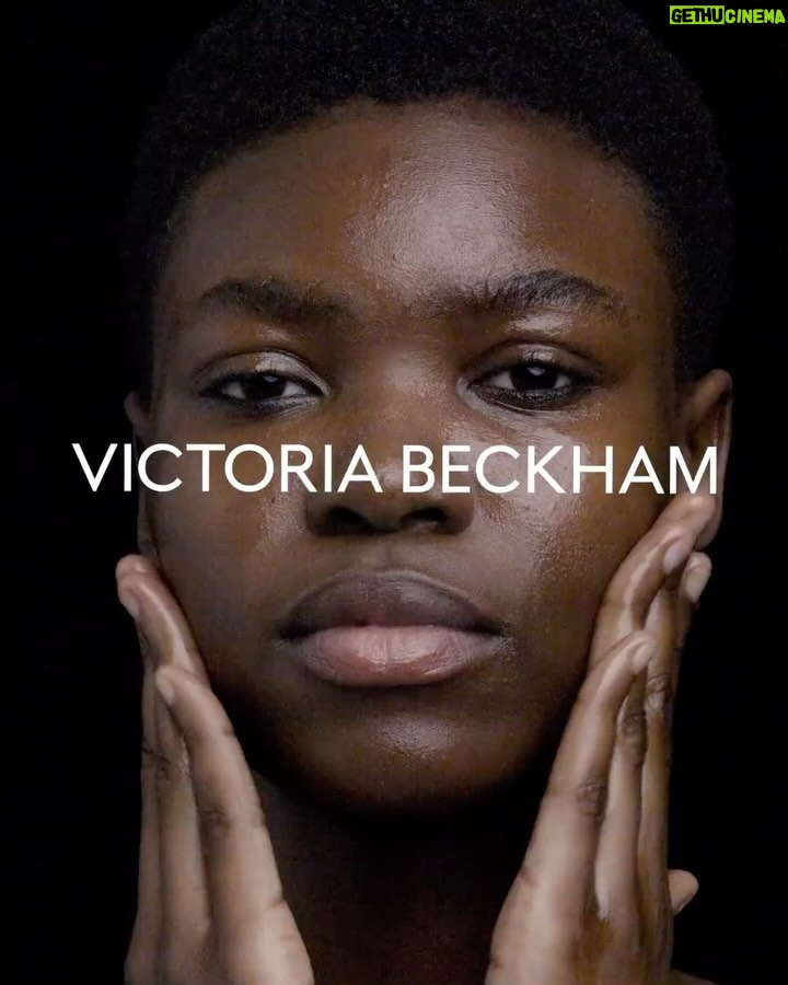 Victoria Beckham Instagram - NEW @VictoriaBeckhamBeauty DAILY CLEANSING PROTOCOL – AVAILABLE NOW! STEP ONE @VictoriaBeckhamBeauty DAILY OIL CLEANSE to remove all traces of makeup, sunscreen, dirt and pollution while hydrating the skin. STEP TWO @VictoriaBeckhamBeauty DAILY LACTIC ACID CLEANSE to lightly exfoliate, deeply cleanse and refine pores.