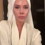 Victoria Beckham Instagram - NEW PRODUCT ALERT 🚨 AVAILABLE NOW!!! The @VictoriaBeckhamBeauty DAILY CLEANSING PROTOCOL is finally here! Cleansing my skin correctly has changed my skin, I’ve tried so many cleansers over the years and never found the perfect system. Even though I want to fully cleanse my skin, you do not want to strip your skin at the same time, and this is where a duo system of an Oil cleanser and Lactic Acid Gel cleanser are the perfect combination.  Discover now at VictoriaBeckhamBeauty.com and at 36 Dover Street.