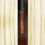 Victoria Beckham Instagram - FROM BED TO BOTTLE! 🧖‍♀️ NEW @VictoriaBeckhamBeauty DAILY CLEANSING PROTOCOL – AVAILABLE NOW! When we couldn’t find the perfect cleanser, we decided to make our own! Introducing your deepest, cleanest cleanse. Taking DOUBLE CLEANSING to the next level with the DAILY OIL CLEANSE followed by the DAILY LACTIC ACID GEL CLEANSE. @VictoriaBeckhamBeauty @MelanieGrantSkin