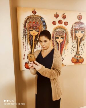 Vildan Vatansever Instagram - Tablo'dakı hanımların 👭🏻 gözü de 👁👁👁 benim tel'de sanki 🤔🙀 #gün #geceninsonu #day #night #geceler #hanım #kadın #fotoğraf #fotografia #photo #photography #photooftheday #resim #picture #pictures #pictureoftheday #mutlu #mutluluk #happy #happyness  #behappy #sevgi #love #oyuncu
