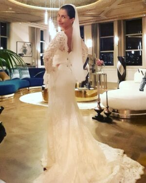 Vildan Vatansever Instagram - Ben hep DANTELLİ gelinlik istemistim 👰🏻😉🤗 #gelin #gelinlik #damat #gelinlikmodelleri #wedding #düğün #evlilik #bride #bridetobe #edaece #barışkılıç #buçebusekahraman  #şevvalsam #nesrincevadzade #talatbulut  #doğaçyıldız #barışaytaç #safakpekdemir #serkanrutkayayıkoz #mertkanarat #kuzeygezer #melisadogu #istanbulprovince #mutluluk #diziler #yasakelmafox #medyapım #yasakelmadizi #güzel #gülümsemek