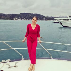 Vildan Vatansever Instagram - Geminin KAPTANI kendin isen, göreceğin ve varacağın yerler KABULÜNDÜR 😉🛥🏖⚓