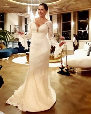 Vildan Vatansever Instagram - Ben hep DANTELLİ gelinlik istemistim 👰🏻😉🤗 #gelin #gelinlik #damat #gelinlikmodelleri #wedding #düğün #evlilik #bride #bridetobe #edaece #barışkılıç #buçebusekahraman  #şevvalsam #nesrincevadzade #talatbulut  #doğaçyıldız #barışaytaç #safakpekdemir #serkanrutkayayıkoz #mertkanarat #kuzeygezer #melisadogu #istanbulprovince #mutluluk #diziler #yasakelmafox #medyapım #yasakelmadizi #güzel #gülümsemek