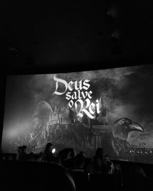Vinícius Redd Instagram - Pré-estreia #deussalveorei 
Muito carinho por esse trabalho.
Beijos