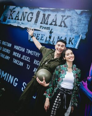 Vino G. Bastian Instagram - “KANG MAK” from Pee Mak.. Coming Soon!! It’s gonna be FUN!! 😊😊😊

Falcon Picture Production, a film by @herwinnovianto, adaptation screenplay by @aphang_alimsudio 

STARING:
@vinogbastian__ 
@marshatimothy 
@indrowarkop_asli 
@t_orasudi_ro 
@indrajegel 
@rigensih 
@andreastaulany 
@tjgukguk 
@amingisback 
#TarzanSrimulat 
#Jirayut

@falconpictures_