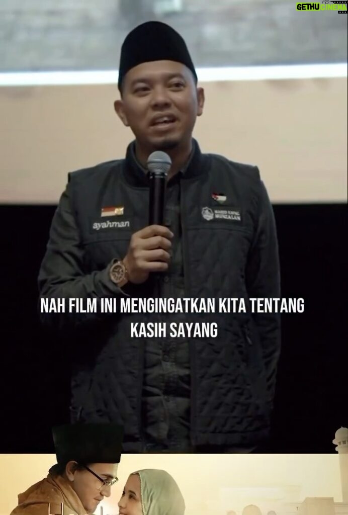 Vino G. Bastian Instagram - Terima kasih banyak Ustadz @luqmanulhakimpontianak sudah mengundang kami ke Pontianak dan membuat Gala Premier Film ‘HAMKA & SITI RAHAM’ yang dikhususkan untuk para satri yatim dan penghafal Qur’an. Dihadiri pula oleh banyak Ulama, Ustadzah, TNI, dan komunitas setempat. Semoga banyak membawa kebaikan untuk kita semua. Aamiiin.