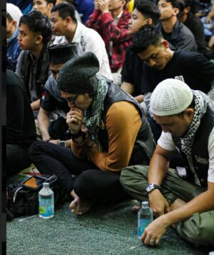 Vino G. Bastian Instagram - Subuhan Akbar di Masjidnya #BuyaHamka @masjidagungalazhar bersama @alhabibjindan & Bro Habib @husein_hadar lanjut Skuteran.

Terima kasih my bro @alfiealfandy @abidzar73 @bikersdakwah