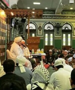 Vino G. Bastian Instagram - Subuhan Akbar di Masjidnya #BuyaHamka @masjidagungalazhar bersama @alhabibjindan & Bro Habib @husein_hadar lanjut Skuteran.

Terima kasih my bro @alfiealfandy @abidzar73 @bikersdakwah
