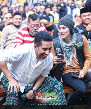 Vino G. Bastian Instagram - Subuhan Akbar di Masjidnya #BuyaHamka @masjidagungalazhar bersama @alhabibjindan & Bro Habib @husein_hadar lanjut Skuteran.

Terima kasih my bro @alfiealfandy @abidzar73 @bikersdakwah