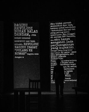 Vino G. Bastian Instagram - ‘KE PELUKAN ORANG-ORANG TERCINTA’ What a Spectacular, Powerful and Brilliant performance last night. Hampir 1 jam monolog yang sangat intense, bikin semua penonton terdiam, tegang, tertawa dan akhirnya banjir air mata. Gila sih kamu @marshatimothy HEBAT!! Selamat setinggi2nya untuk all tim #DiTepiSejarah #FestivalMonolog. #JASMERAH #FranciscaCasparinaFanggidaej