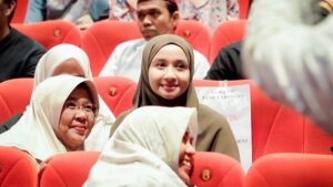 Vino G. Bastian Instagram - #REPOST @ustadzabdulsomad_official Saksikan Film Buya ‘Hamka & Siti Raham’ di bioskop seluruh indonesia, mulai 21 Desember 2023.
Ajak seluruh keluarga serta sahabat nonton film kebaikan ini.

MasyaAllah tabarakAllah terima kasih banyak Tuan Guru @ustadzabdulsomad_official 🙏🏼
