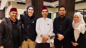 Vino G. Bastian Instagram - #REPOST @ustadzabdulsomad_official Saksikan Film Buya ‘Hamka & Siti Raham’ di bioskop seluruh indonesia, mulai 21 Desember 2023.
Ajak seluruh keluarga serta sahabat nonton film kebaikan ini.

MasyaAllah tabarakAllah terima kasih banyak Tuan Guru @ustadzabdulsomad_official 🙏🏼
