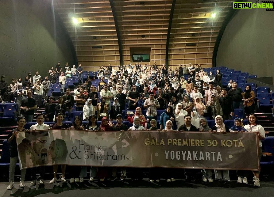 Vino G. Bastian Instagram - #HamkaDanSitiRaham Terima Kasih JOGJA apresiasinya untuk film HAMKA & SITI RAHAM. Sabar ya teman-teman InshaAllah 21 Desember 2023 di Bioskop. (Foto @yasikafmjogja) Yogyakarta