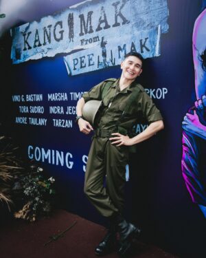 Vino G. Bastian Instagram - “KANG MAK” from Pee Mak.. Coming Soon!! It’s gonna be FUN!! 😊😊😊

Falcon Picture Production, a film by @herwinnovianto, adaptation screenplay by @aphang_alimsudio 

STARING:
@vinogbastian__ 
@marshatimothy 
@indrowarkop_asli 
@t_orasudi_ro 
@indrajegel 
@rigensih 
@andreastaulany 
@tjgukguk 
@amingisback 
#TarzanSrimulat 
#Jirayut

@falconpictures_