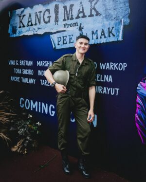 Vino G. Bastian Instagram - “KANG MAK” from Pee Mak.. Coming Soon!! It’s gonna be FUN!! 😊😊😊

Falcon Picture Production, a film by @herwinnovianto, adaptation screenplay by @aphang_alimsudio 

STARING:
@vinogbastian__ 
@marshatimothy 
@indrowarkop_asli 
@t_orasudi_ro 
@indrajegel 
@rigensih 
@andreastaulany 
@tjgukguk 
@amingisback 
#TarzanSrimulat 
#Jirayut

@falconpictures_