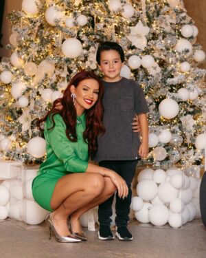 Virgínia Wanderley Instagram - christmas glitterrr 🎄
ph @iuryemnl 
styling @dudufarias 
make @_mahcarv @bymahcarv